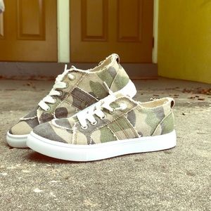 Camouflage Converses